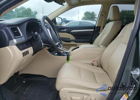 2018 Toyota Highlander Se из США, поврежденный, VIN 5TDJZRFH8JS888491